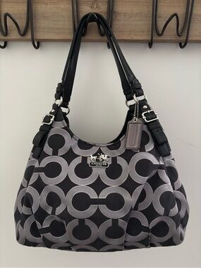 Coach Madison Maggie Opt Art Signature Shoulder Bag